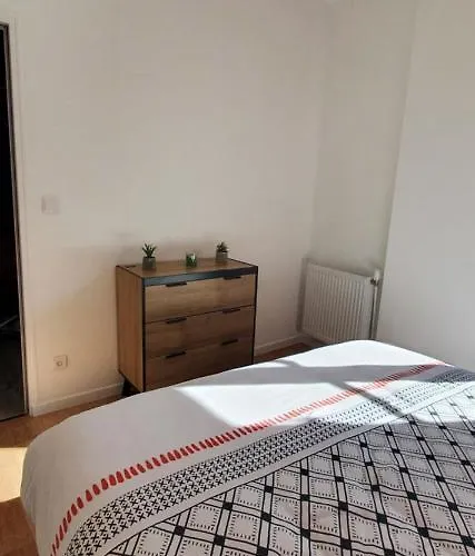 Appartement D\'Hippolyte - Vue Musee Rimbaud